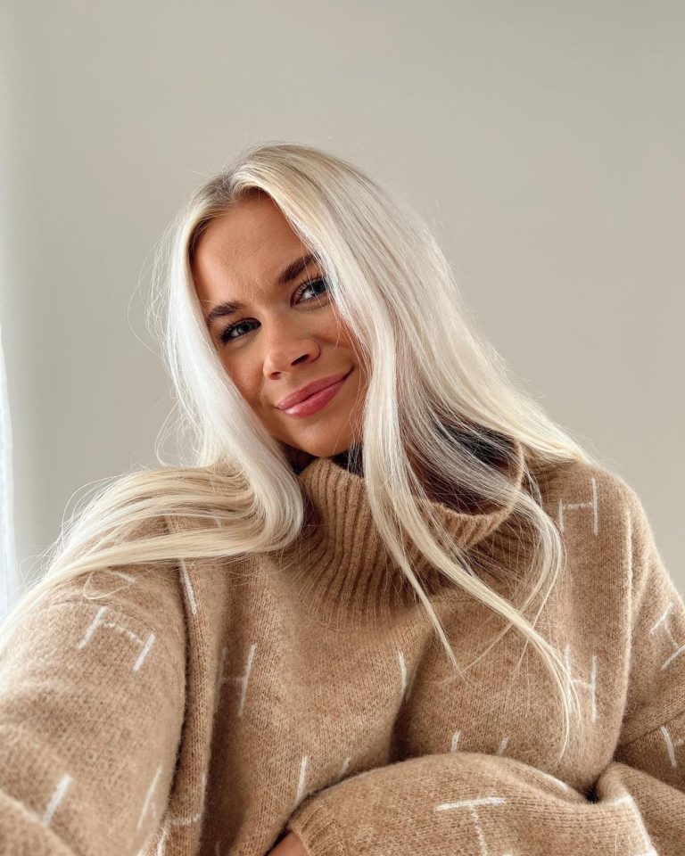 Cuddle Up with Cozy Sweaters: Your Comfy Fashion Go-To